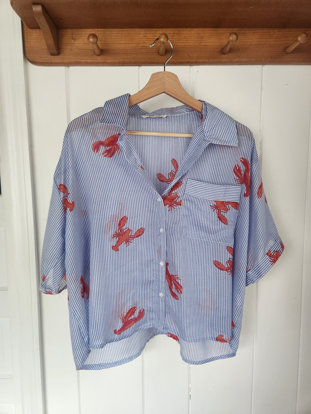 Hint of Blush Blue Striped Lobster Print Crop Button Down